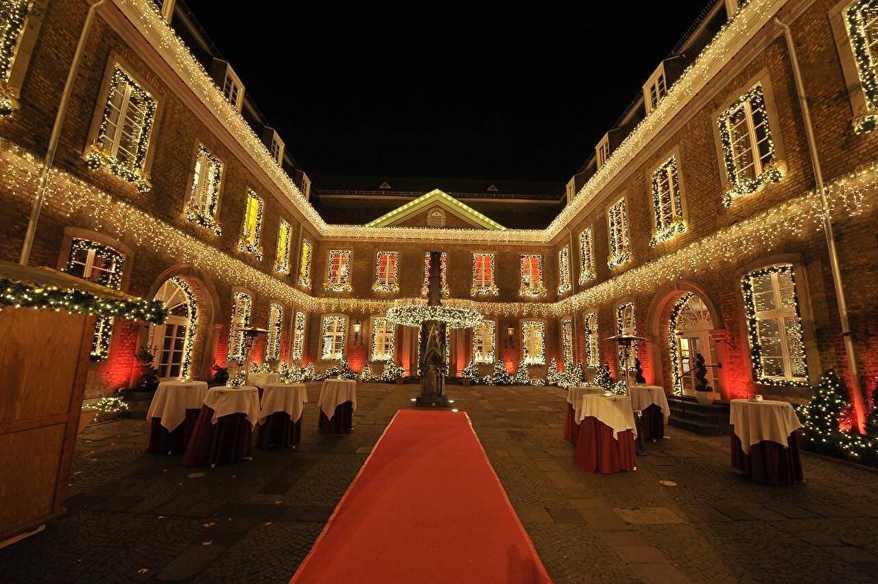 Wolkenburg Innenhof 00017