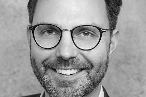 2021 12 1von4 adrian santoro normale qualitaet Portrait